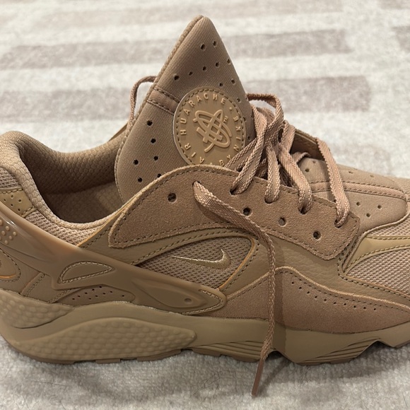 NWOT | Air Huarache by Nike - Picture 6 of 6
